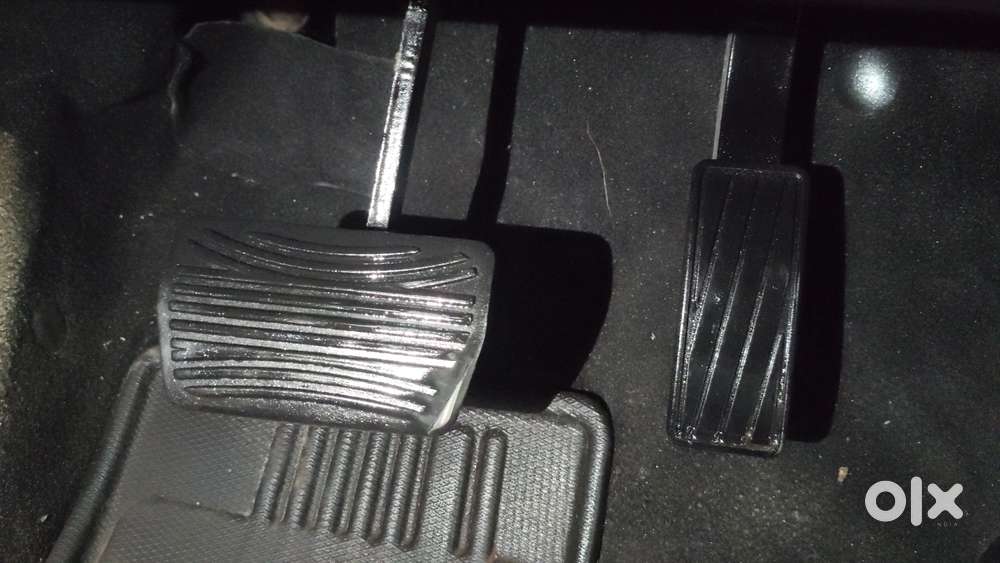 Mahindra Xuv700 2.2 Ax 5 Diesel At Str, 2023, Diesel
