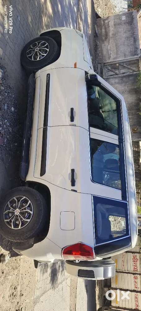 Mahindra Tuv 300 2018