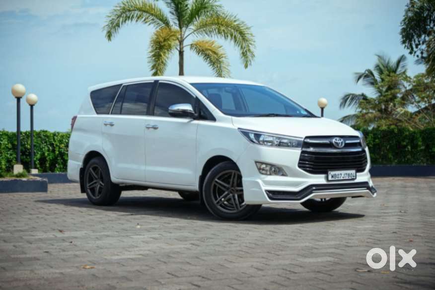 Toyota Innova Crysta 2.4 G Plus Mt 7 Str, 2019