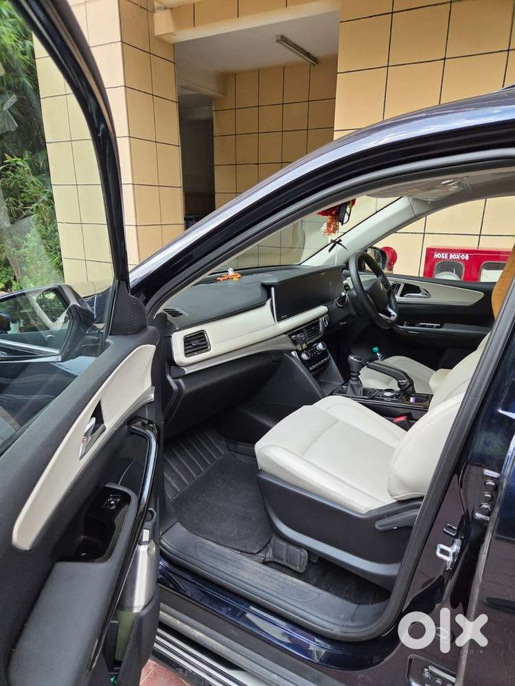 Mahindra Xuv700 Petrol Manual 2024