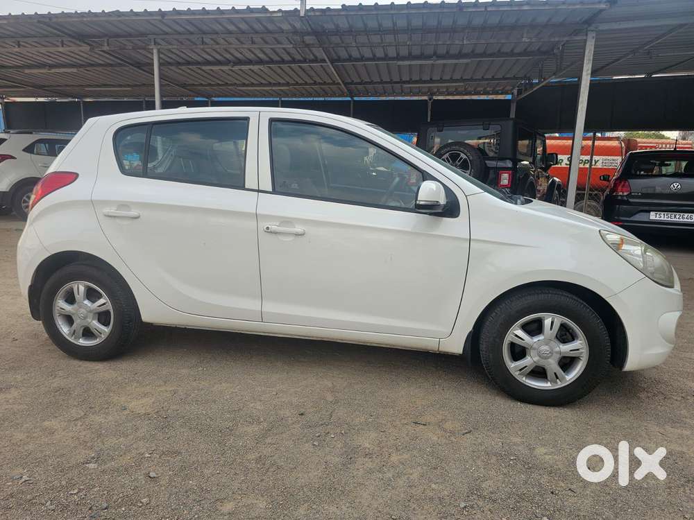 Hyundai I20 2009-2011 Asta, 2011, Petrol