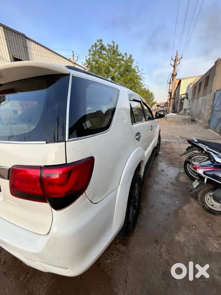 Toyota Fortuner 2013 Automatic  New Tyres  Premium Touchscreen