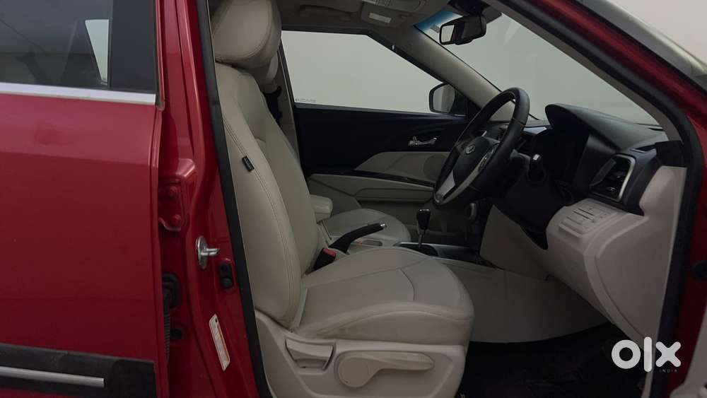 Mahindra Xuv300 W8 (o) 1.5 Diesel Amt Dual Tone, 2021, Diesel