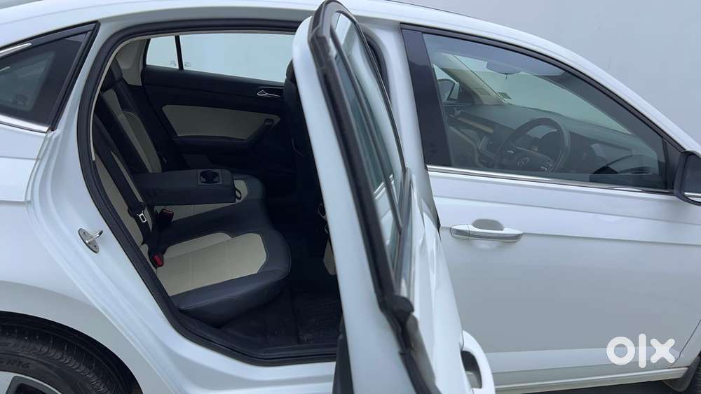 Skoda Slavia Style 1.0l Tsi Mt, 2022, Petrol