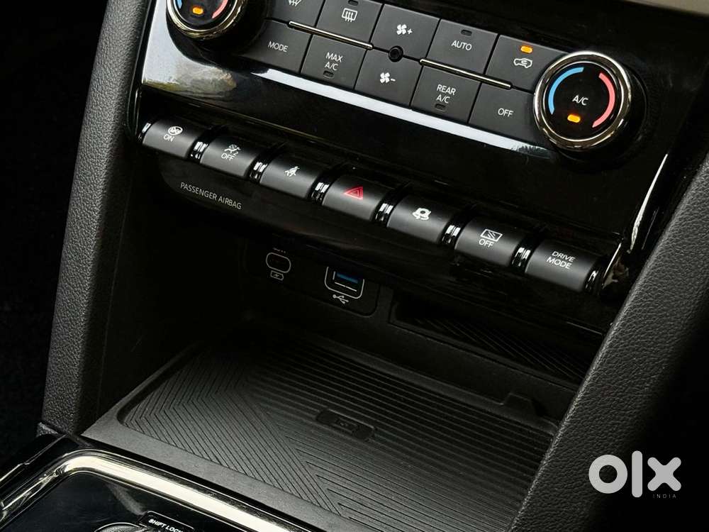 Mahindra Xuv700 2.2 Ax 7 Diesel At Luxury Pack Str, 2025, Diesel