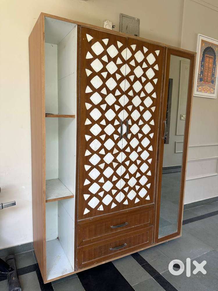 Almirah/Cupboard