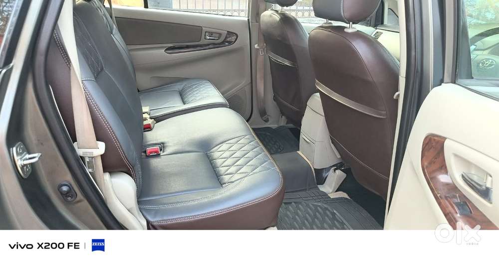 Toyota Innova 2.5 Vx 8 Str Bs-iii, 2014, Diesel