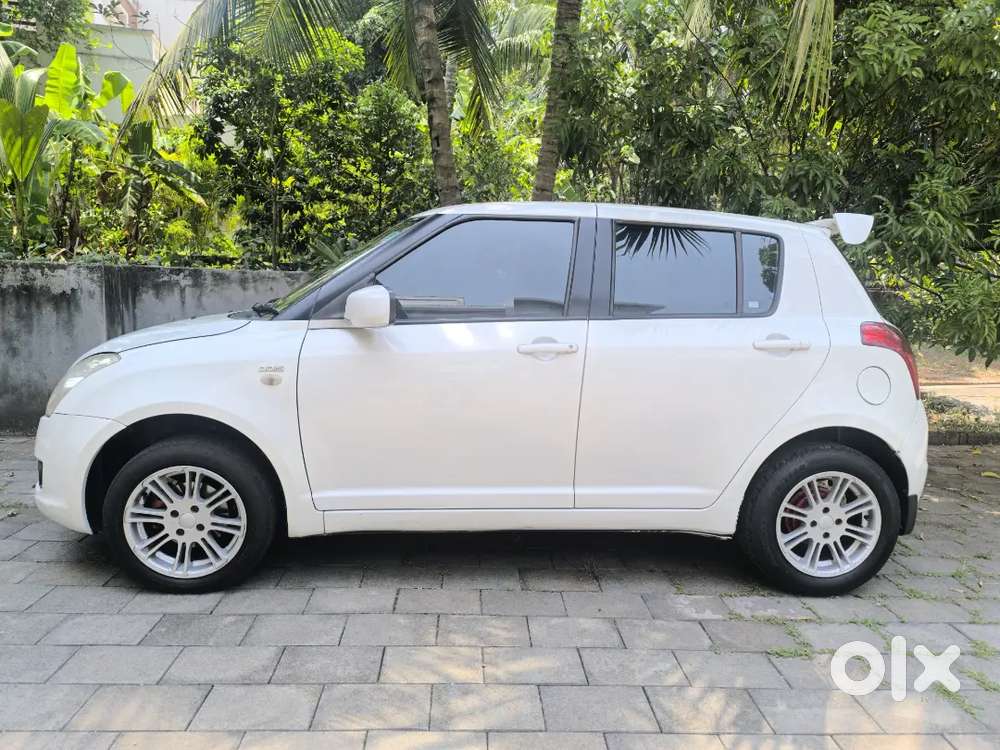 Maruti Suzuki Swift 2011 Diesel 120000 Km Driven