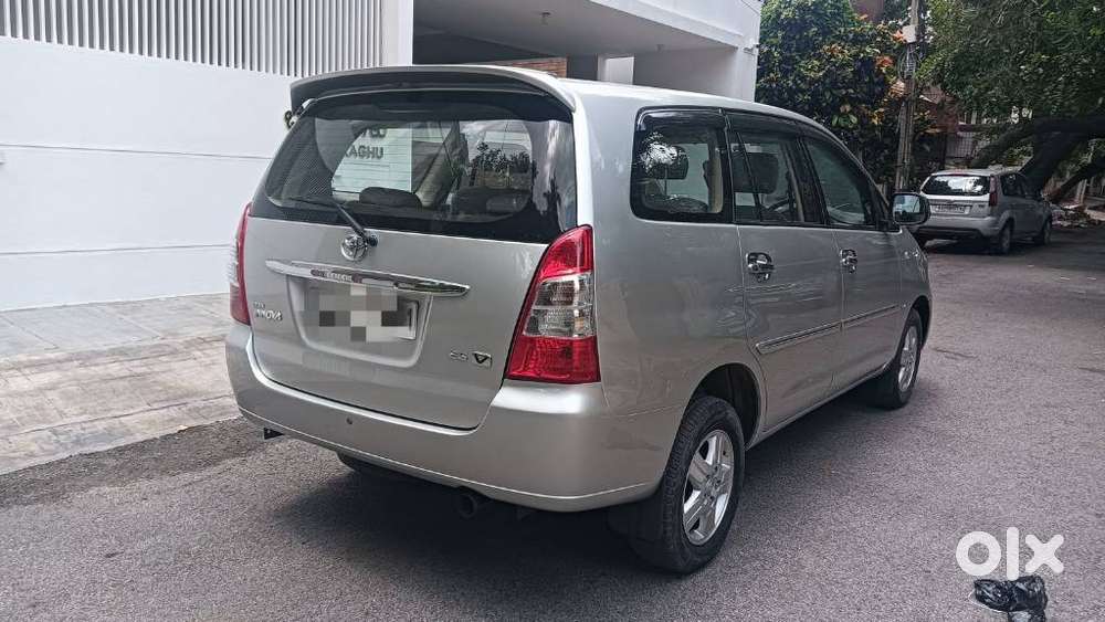 Toyota Innova 2.5 V Diesel 8-seater, 2006, Diesel