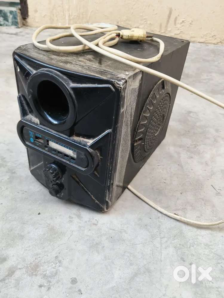 Home theatre with modified speaker and 8 Inch speaker