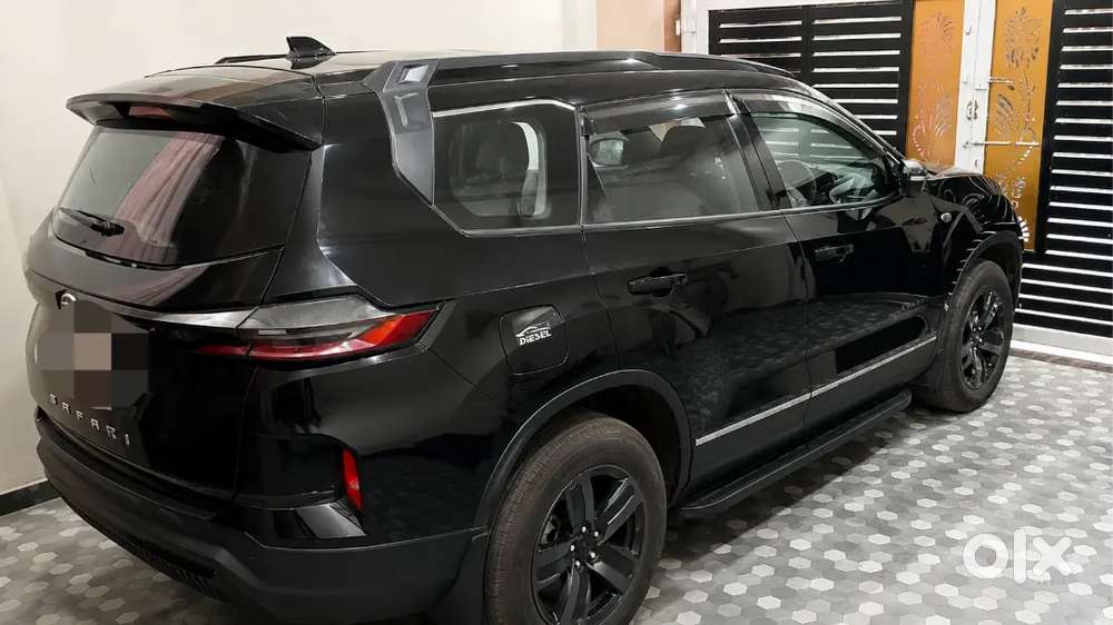 Tata Safari Pure Plus 2025 Dark Edition With Sunroof