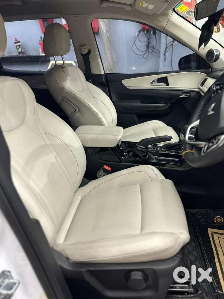 Mahindra Xuv700 2024 Diesel Well Maintained