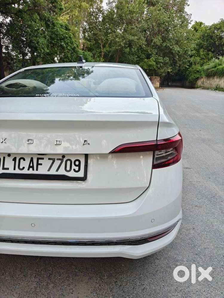 Skoda Slavia Style 1.0l Tsi At, 2022, Petrol