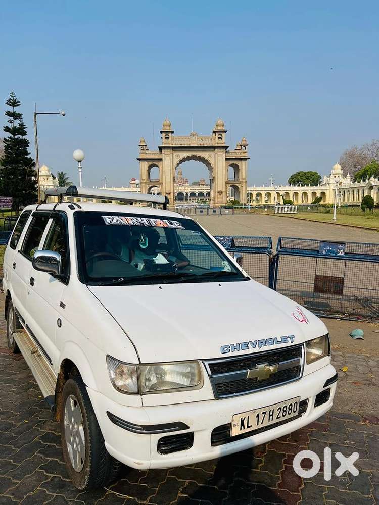 Chevorlet Tavera Neo 2 White