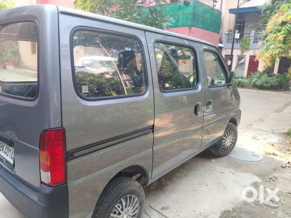 Maruti Suzuki Eeco 2025 Cng & Hybrids 1300 Km Driven