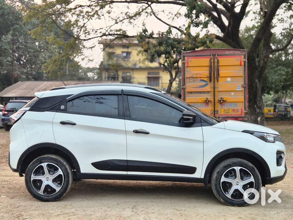 Tata Nexon, 2024, Petrol