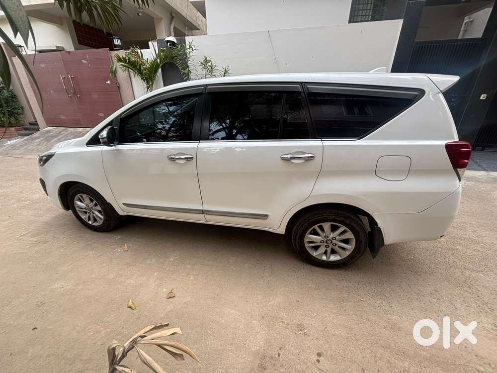 Toyota Innova Crysta 2.8z Automatic, 2016, Diesel