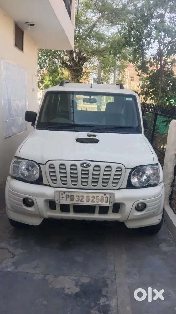 2012 Scorpio White Color