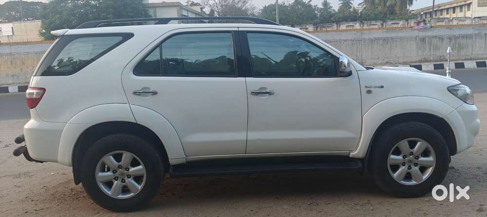 Toyota Fortuner 3.0 4x4 Manual, 2011