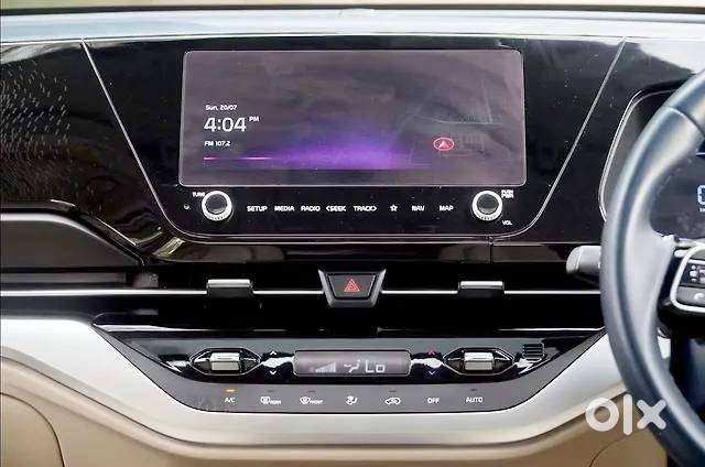 Kia Carens Top Model With Sunroof (petrol)