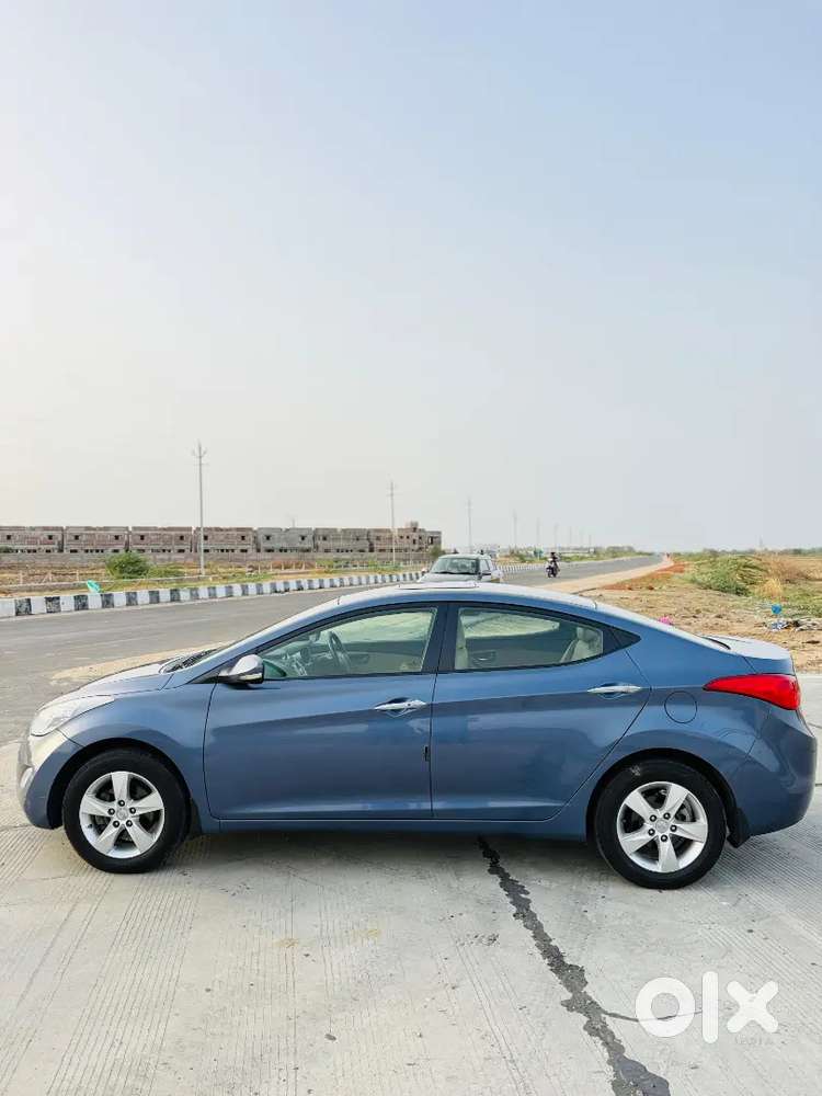 Hyundai New Elantra 2014 Petrol Well Maintained