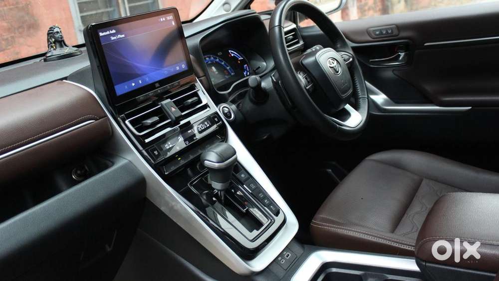 Toyota Innova Hycross 2.0 Zx (o) Hybrid 7 Str, 2024, Petrol