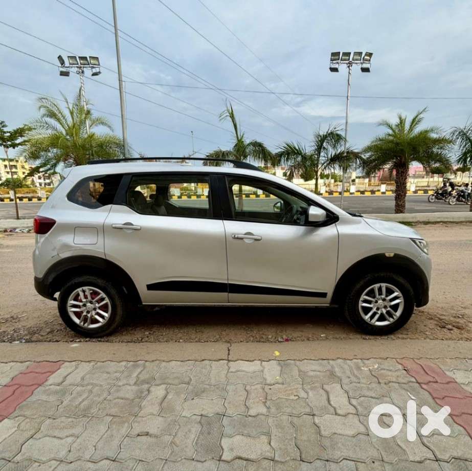 Renault Triber Rxt, 2022, Petrol