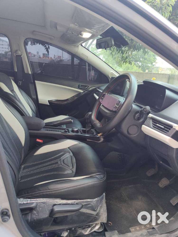 Tata Nexon Creative Plus 1.2 Revotron Petrol 6 Mt, 2025, Petrol