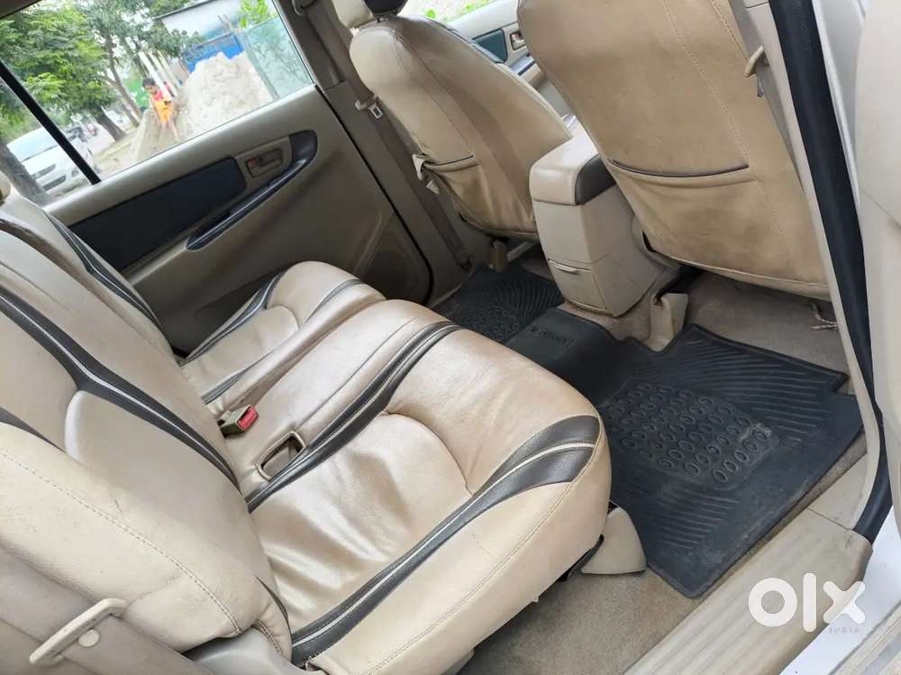 Toyota Innova Car 2010