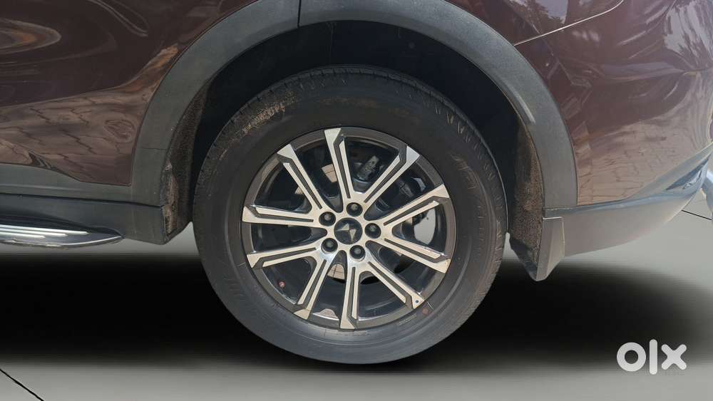 Mahindra Xuv700 2.0 Ax 7 Petrol At Luxury Pack Str, 2025, Petrol