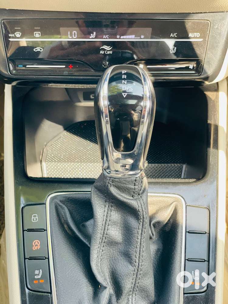 Skoda Slavia 1.0 Tsi Style At, 2023, Petrol