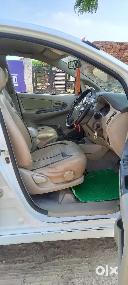 Toyota Innova 2.5 G 2012 (10)