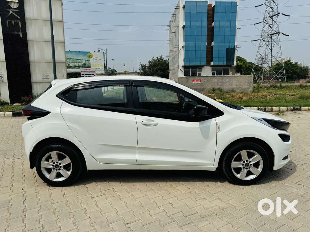 Tata Altroz 1.2 Xe, 2021, Petrol