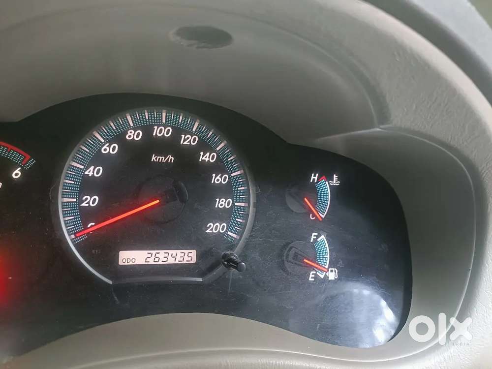 Toyota Innova 2013 Diesel 236000 Km Driven, Company Service