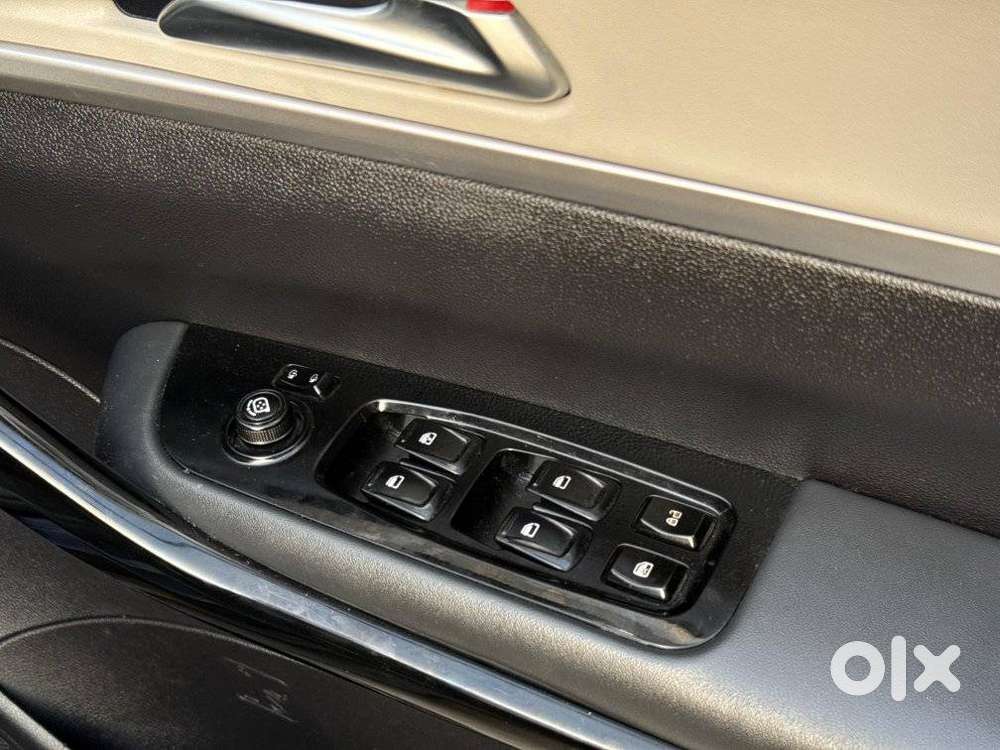 Mahindra Xuv700 2.0 Ax 7 Petrol At Luxury Pack Str, 2023, Petrol