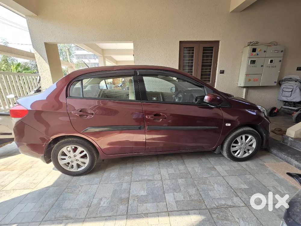 Amaze Diesel 30k Kms Driven With Service History.