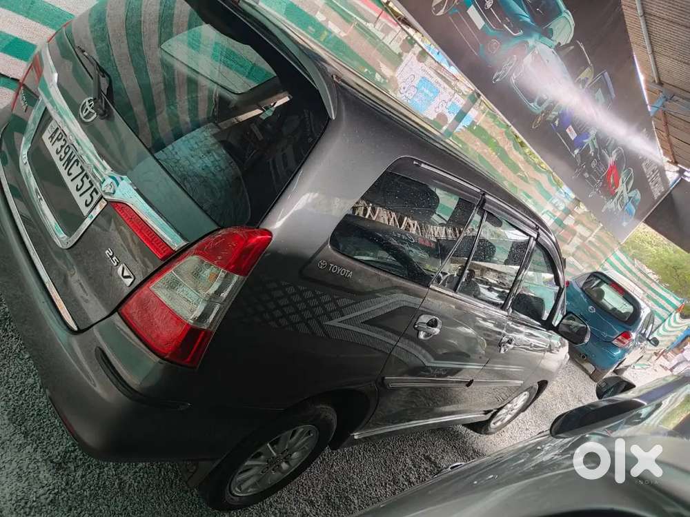 Toyota Innova 2014 Diesel 270000 Km Driven