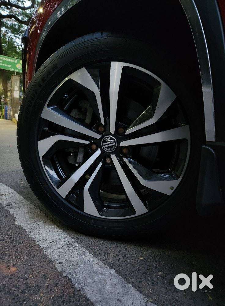 Mg Hector Plus Sharp Pro 1.5 Turbo Petrol Cvt 7 Str, 2023, Petrol