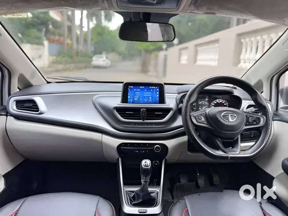 Tata Altroz 1.2 Xe, 2020, Petrol