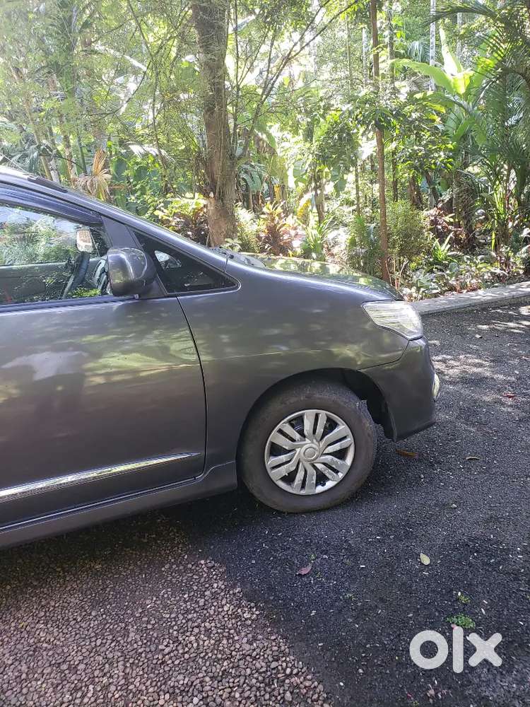 Toyota Innova 2011 Diesel 320000 Km Driven