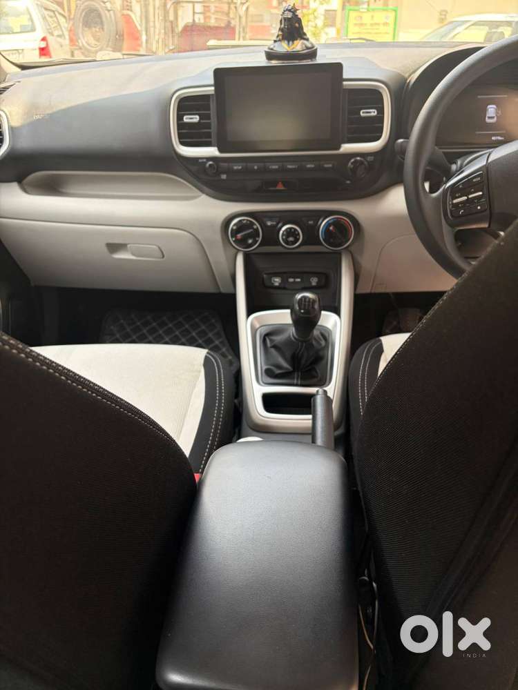 Hyundai Venue 2023 40000 Km Driven