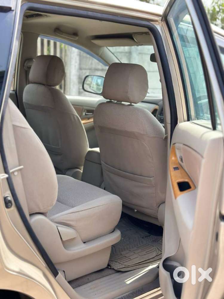Toyota Innova 2004-2011 2.5 V Diesel 7-seater, 2009, Diesel