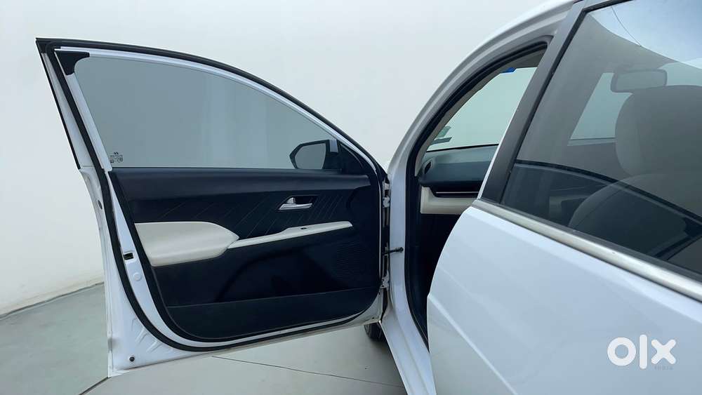 Hyundai Verna 1.5 Sx Petrol Mt, 2023, Petrol