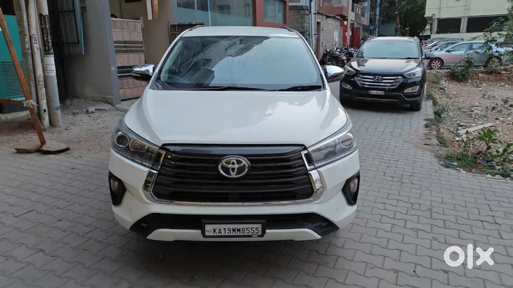 2022 Innova Crysta V Well Maintained Driven Only 91000kms