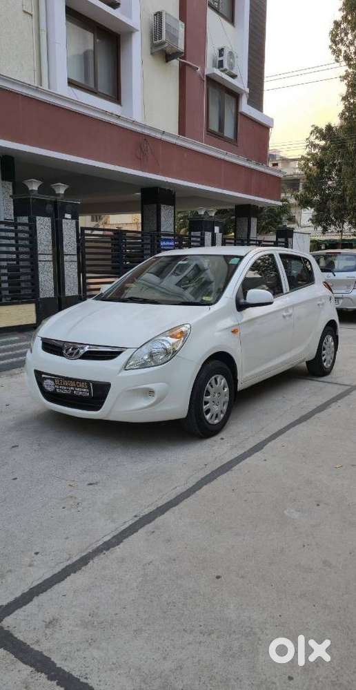 Hyundai I20 Petrol Cvt Magna Executive, 2012, Petrol