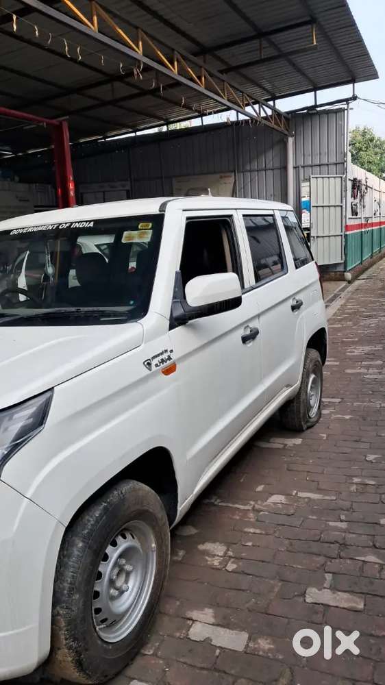 Mahindra Tuv 300 T4