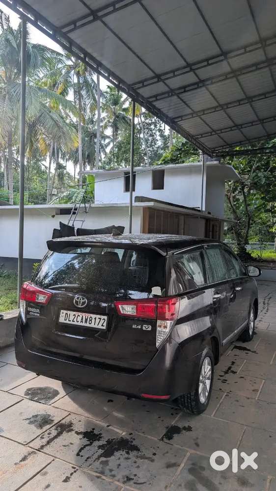 Innova Crysta 2.4 V Manual