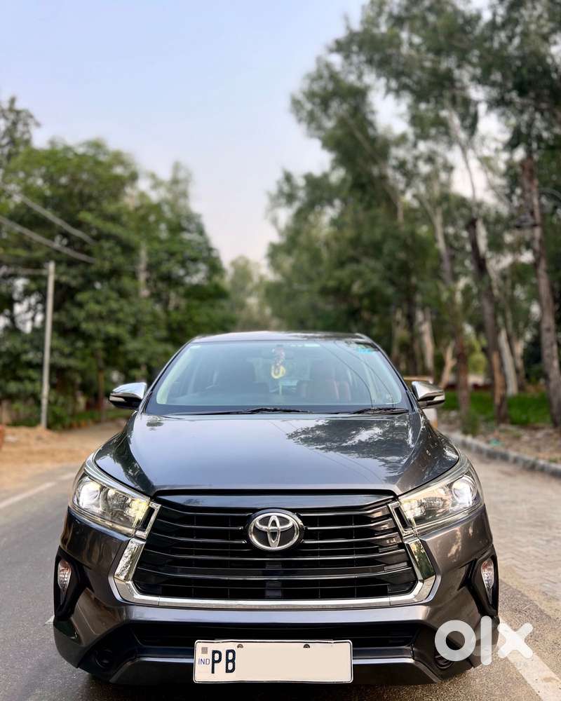 Toyota Innova Crysta 2.8 Zx At 7 Seater, 2017, Diesel