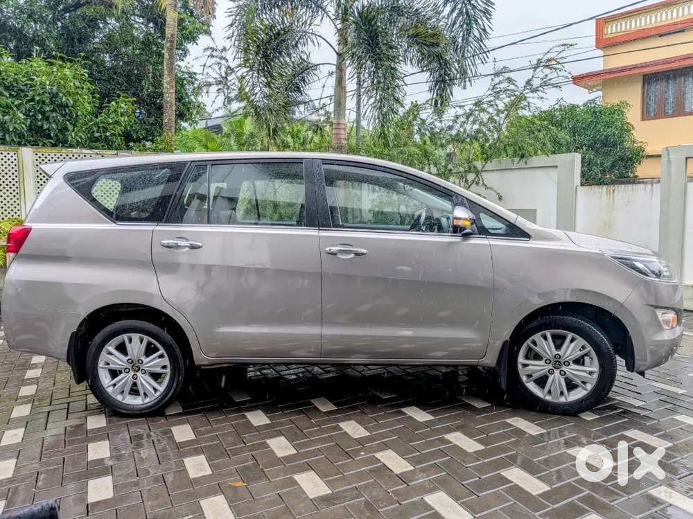Toyota Innova Crysta 2.8 At Top 2016