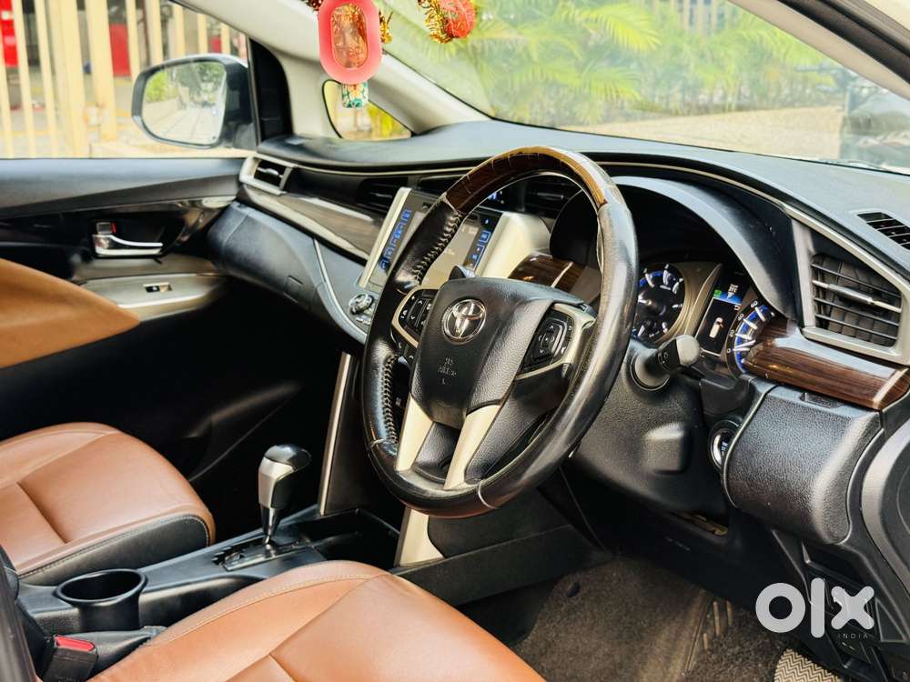 Toyota Innova Crysta 2.8z Automatic, 2017, Diesel